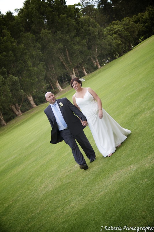 Bride and groom on golf course - wedding photography sydney